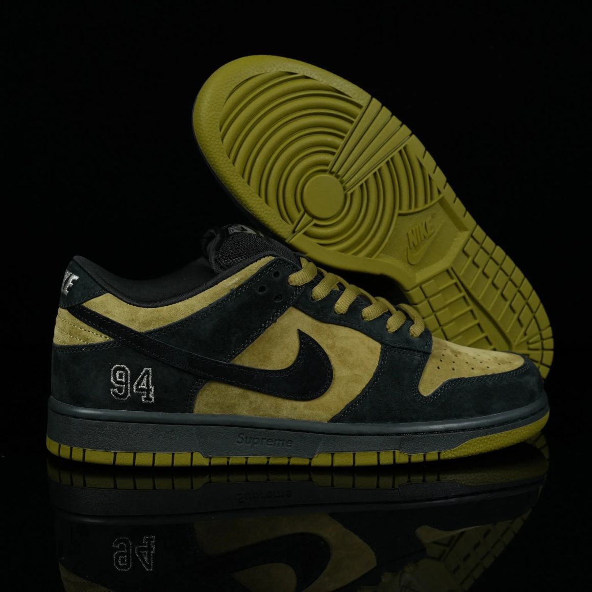 Supreme x Dunk Low SB 'Camper Green' HQ8487-300