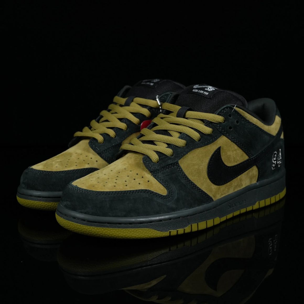 Supreme x Dunk Low SB 'Camper Green' HQ8487-300
