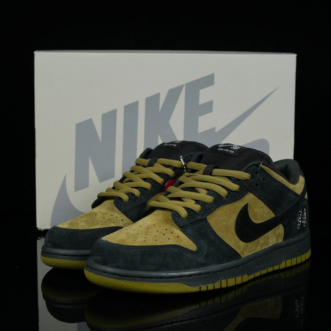 Supreme x Dunk Low SB 'Camper Green' HQ8487-300