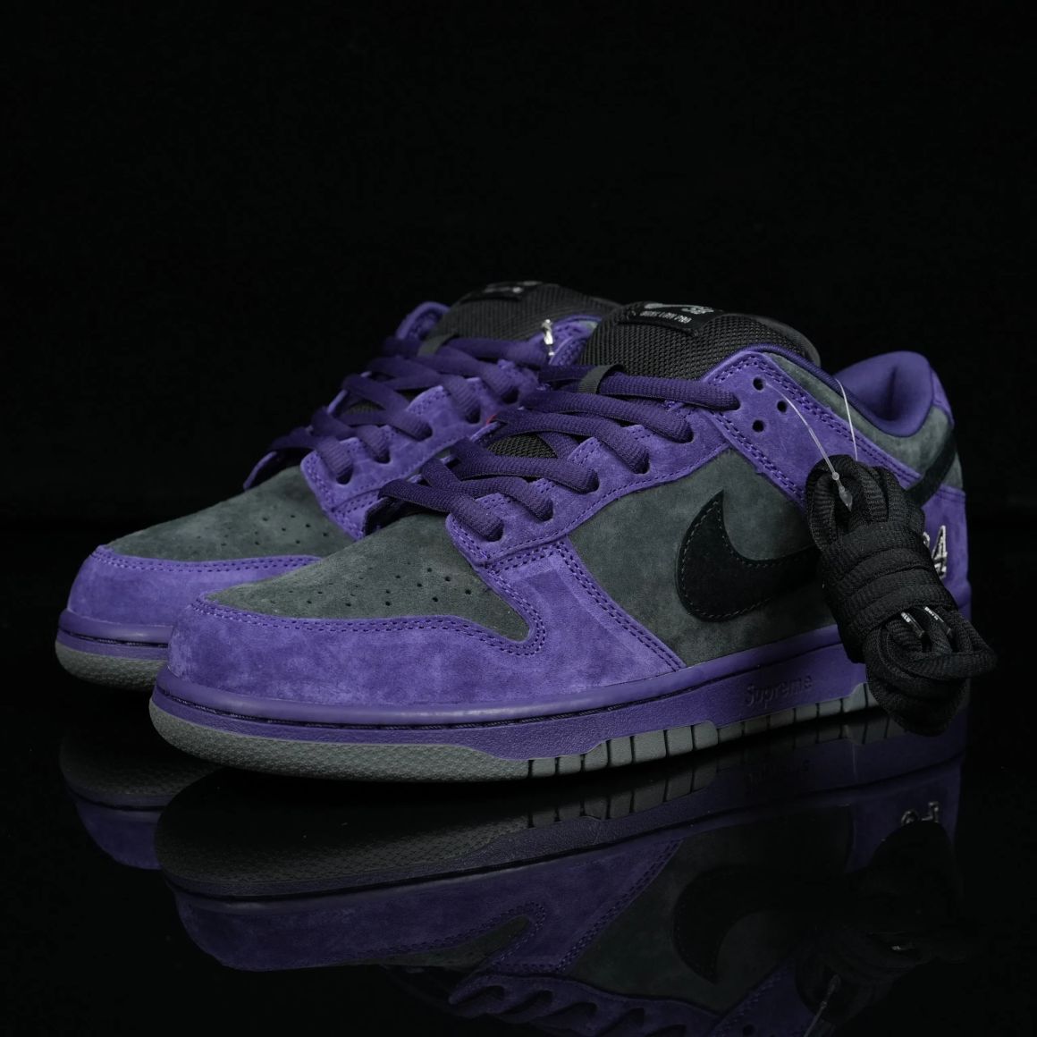 Supreme x Dunk Low SB 'Ink' HQ8487-500