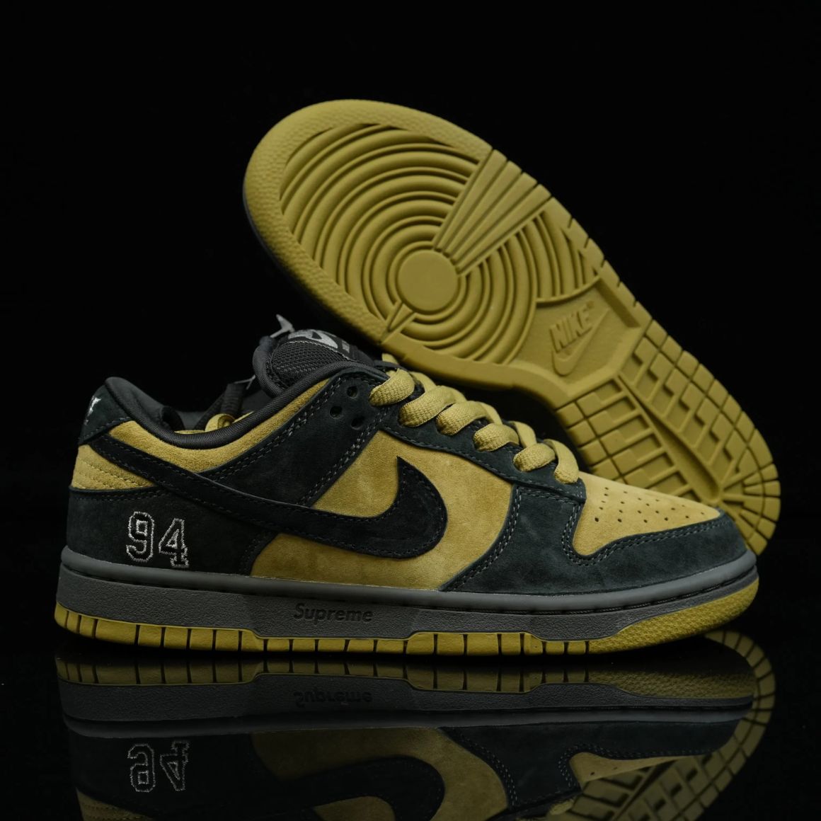 Supreme x Dunk Low SB 'Camper Green' HQ8487-300