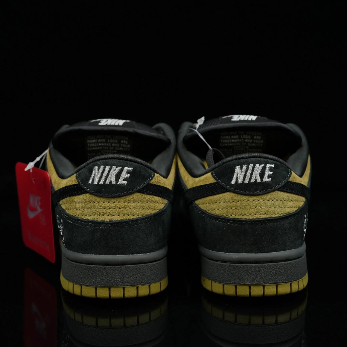 Supreme x Dunk Low SB 'Camper Green' HQ8487-300