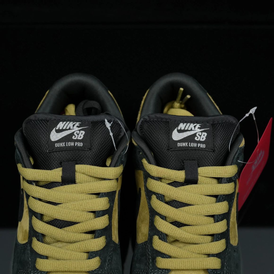 Supreme x Dunk Low SB 'Camper Green' HQ8487-300