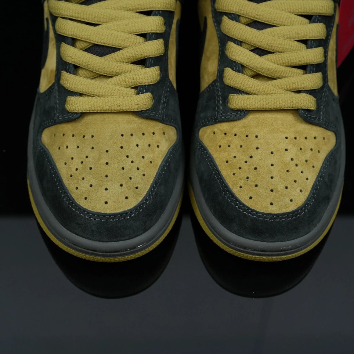 Supreme x Dunk Low SB 'Camper Green' HQ8487-300