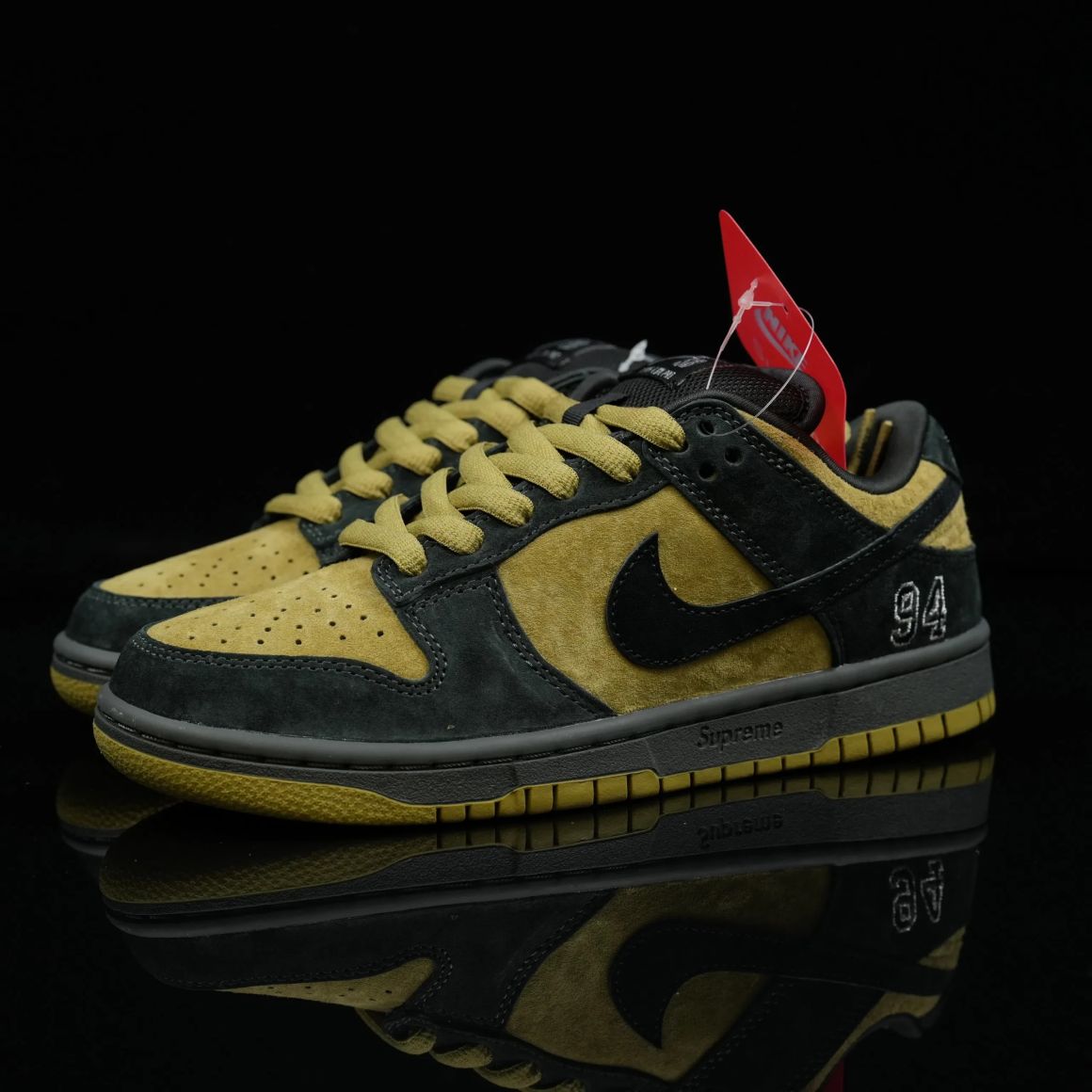 Supreme x Dunk Low SB 'Camper Green' HQ8487-300