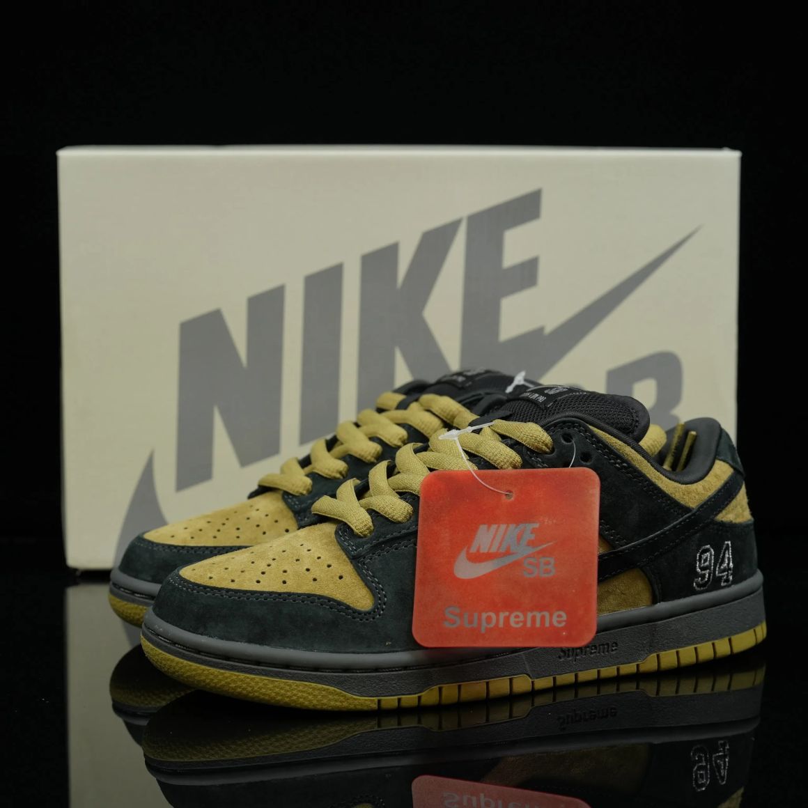 Supreme x Dunk Low SB 'Camper Green' HQ8487-300