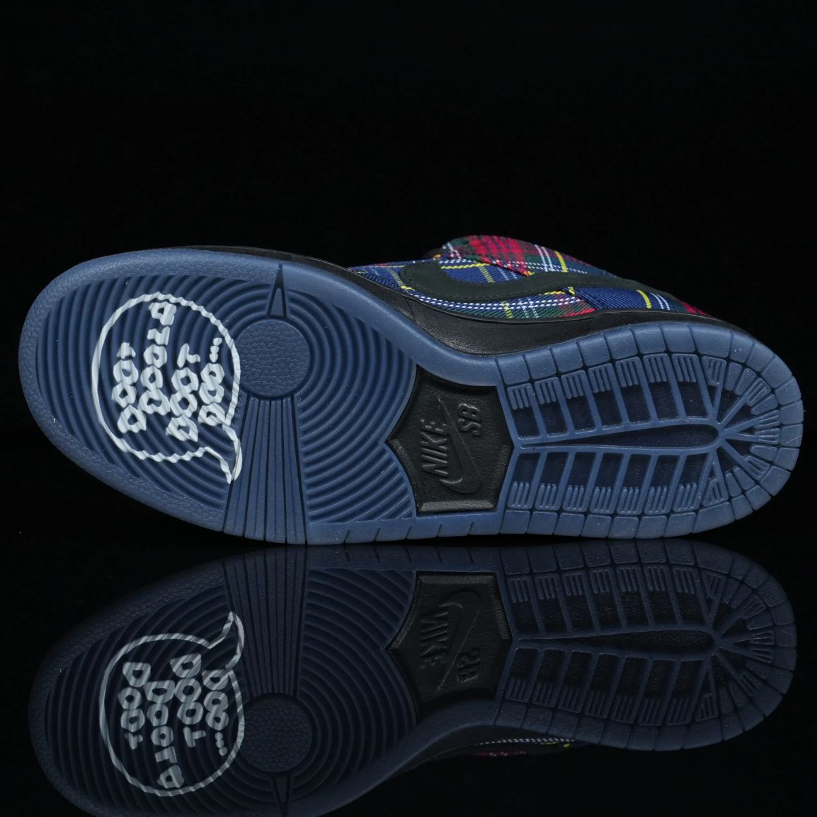 Nardwuar x Dunk Low SB 'Tam O' Shanter Hat' II1493-600