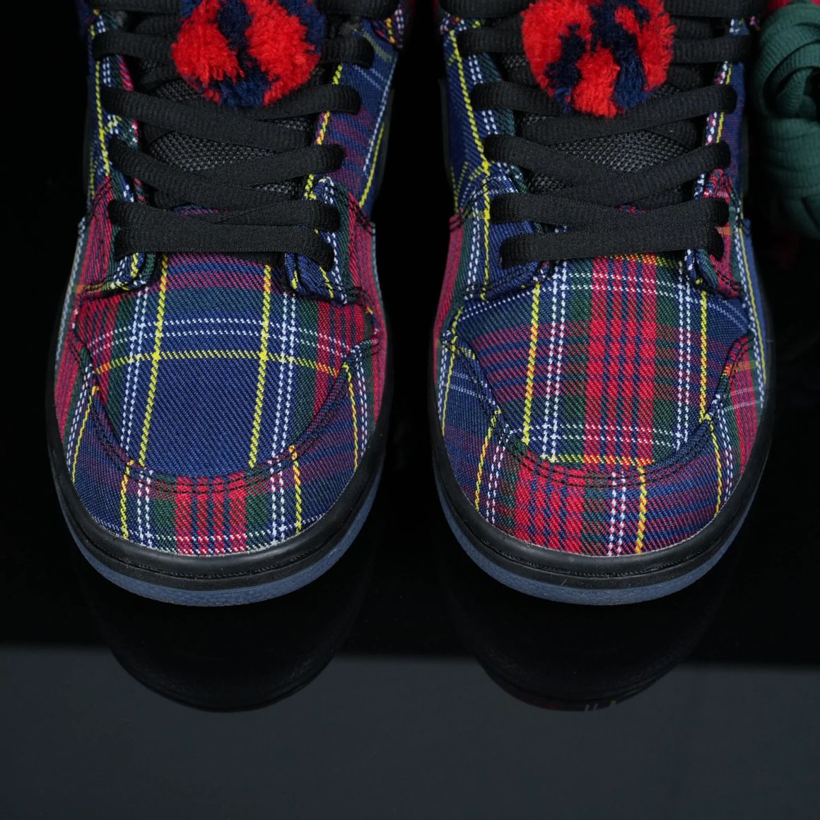 Nardwuar x Dunk Low SB 'Tam O' Shanter Hat' II1493-600