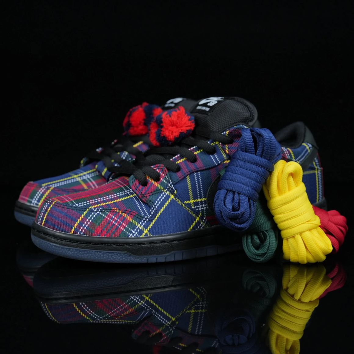 Nardwuar x Dunk Low SB 'Tam O' Shanter Hat' II1493-600