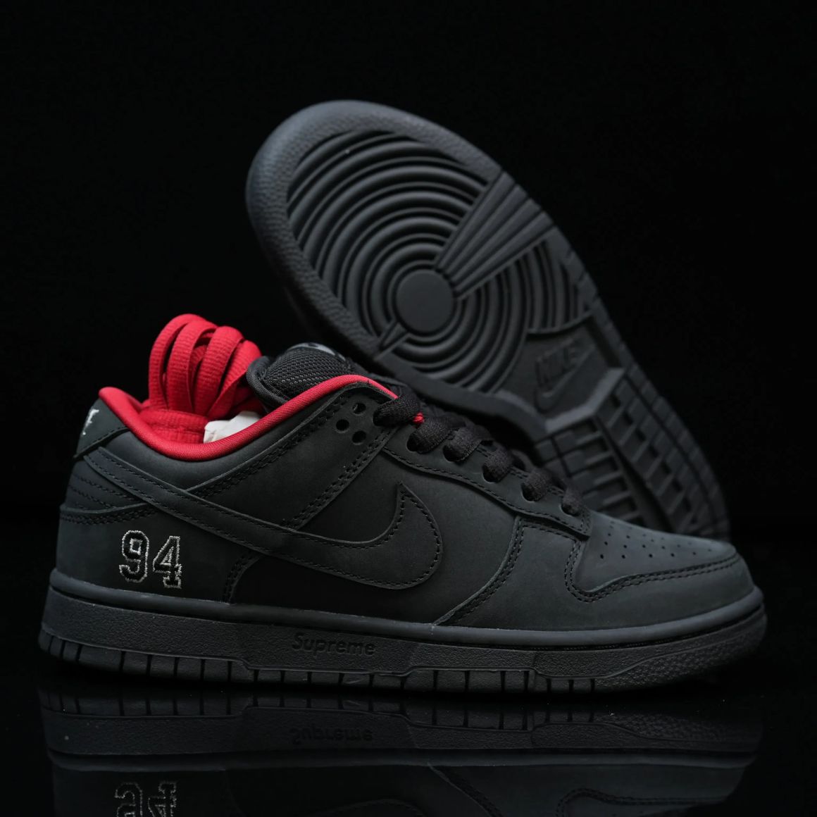 Supreme x Dunk Low SB 'Black' HQ8487-001