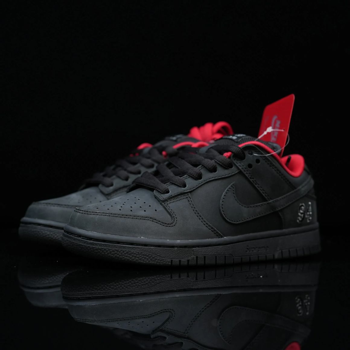 Supreme x Dunk Low SB 'Black' HQ8487-001
