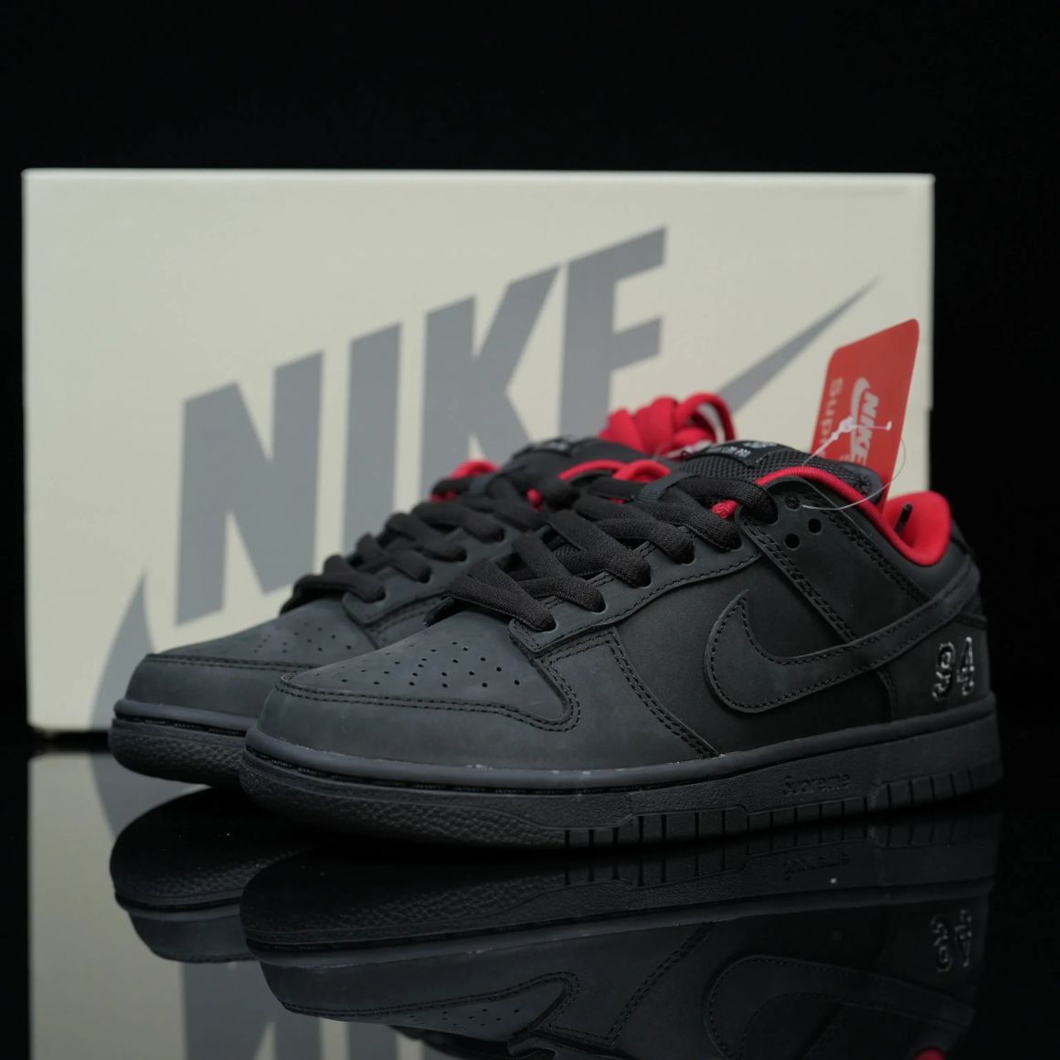 Supreme x Dunk Low SB 'Black' HQ8487-001