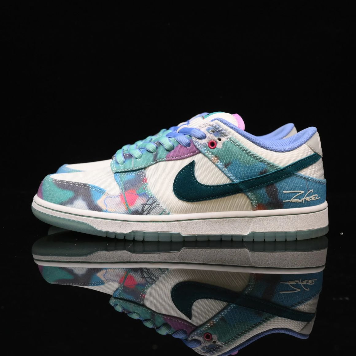 Futura Laboratories x Dunk Low SB 'Bleached Aqua' HF6061-400