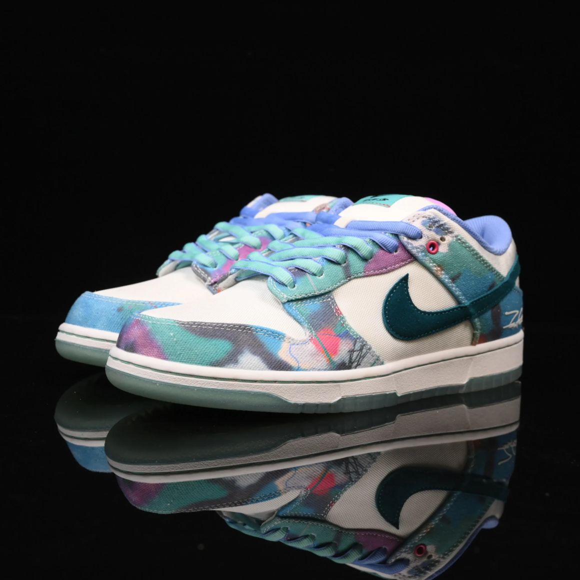 Futura Laboratories x Dunk Low SB 'Bleached Aqua' HF6061-400
