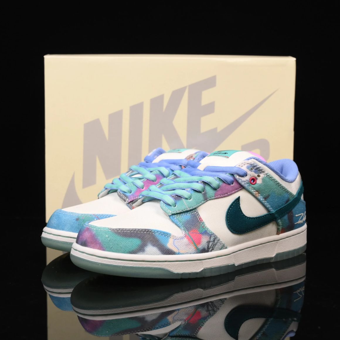 Futura Laboratories x Dunk Low SB 'Bleached Aqua' HF6061-400