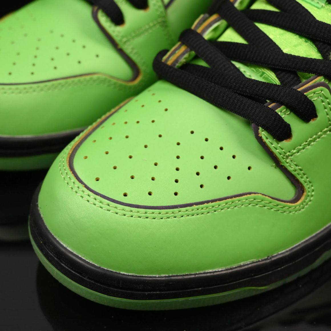 The Powerpuff Girls x Dunk Low Pro SB QS 'Buttercup' FZ8319-300