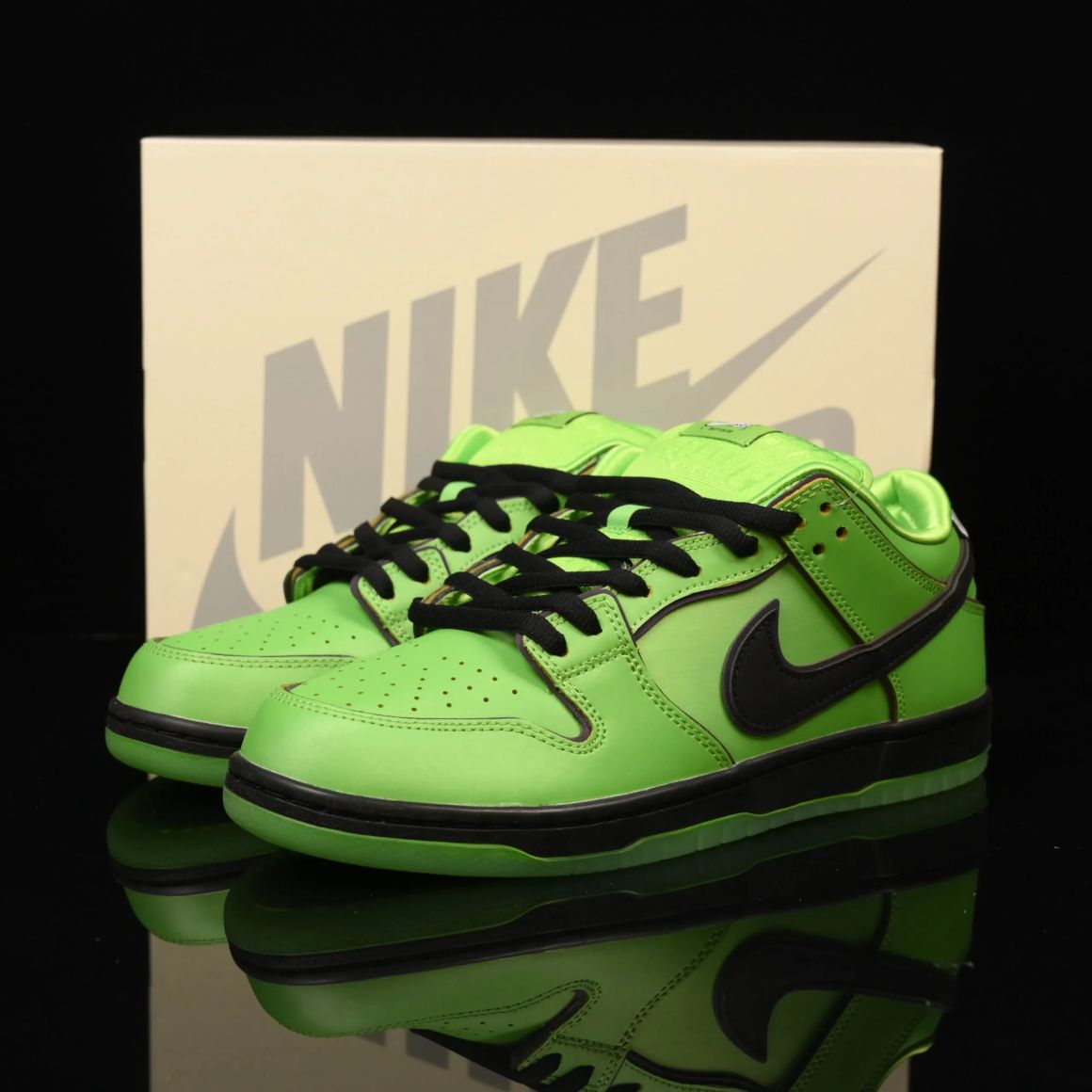 The Powerpuff Girls x Dunk Low Pro SB QS 'Buttercup' FZ8319-300