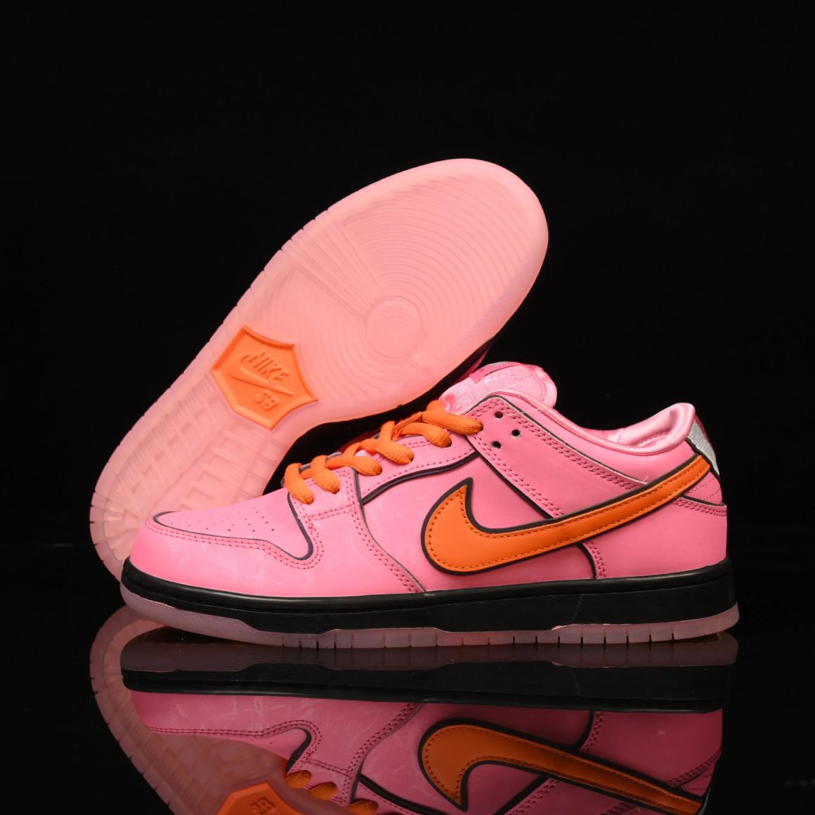 The Powerpuff Girls x Dunk Low Pro SB QS 'Blossom' FD2631-600