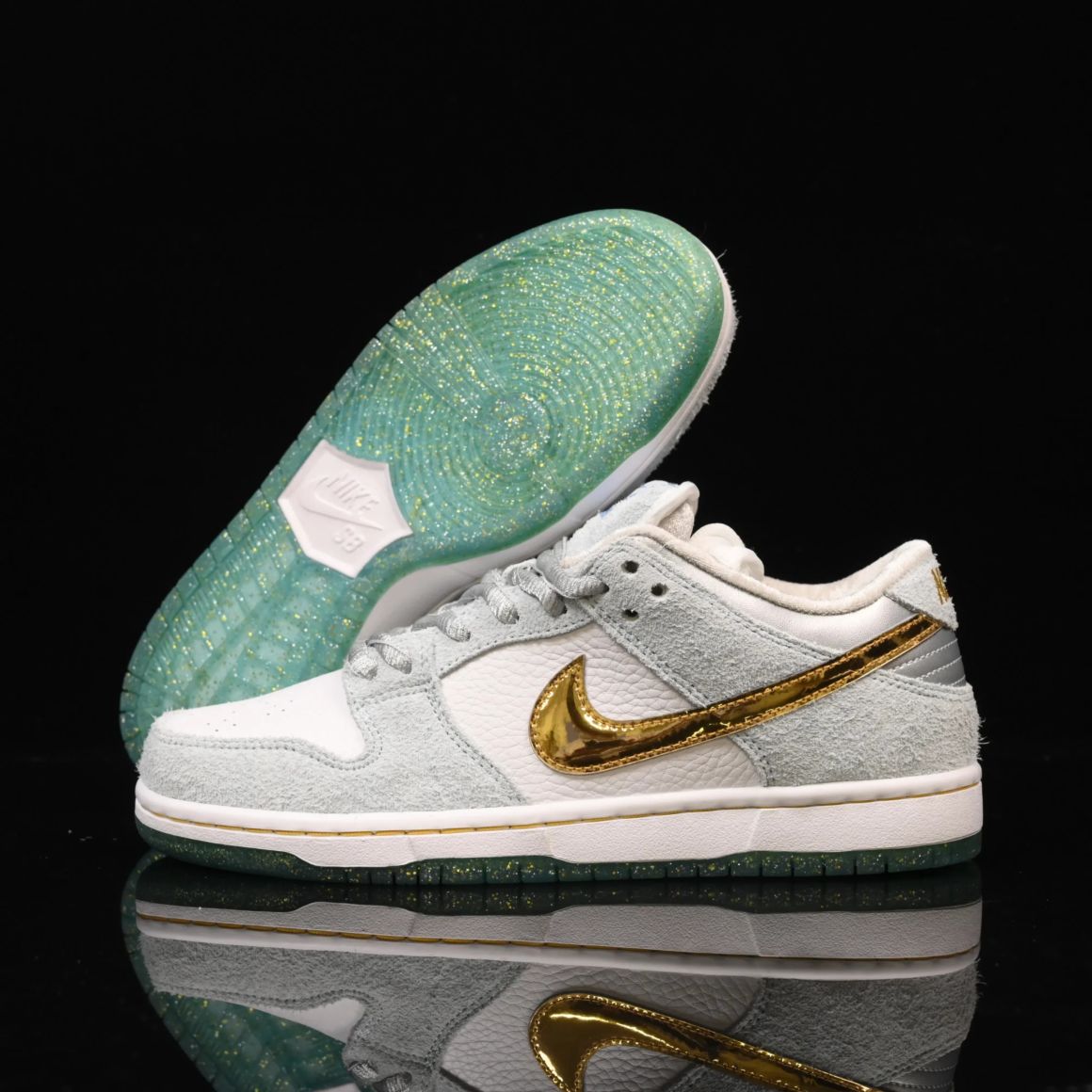 Sean Cliver x Dunk Low SB 'Holiday Special' DC9936-100