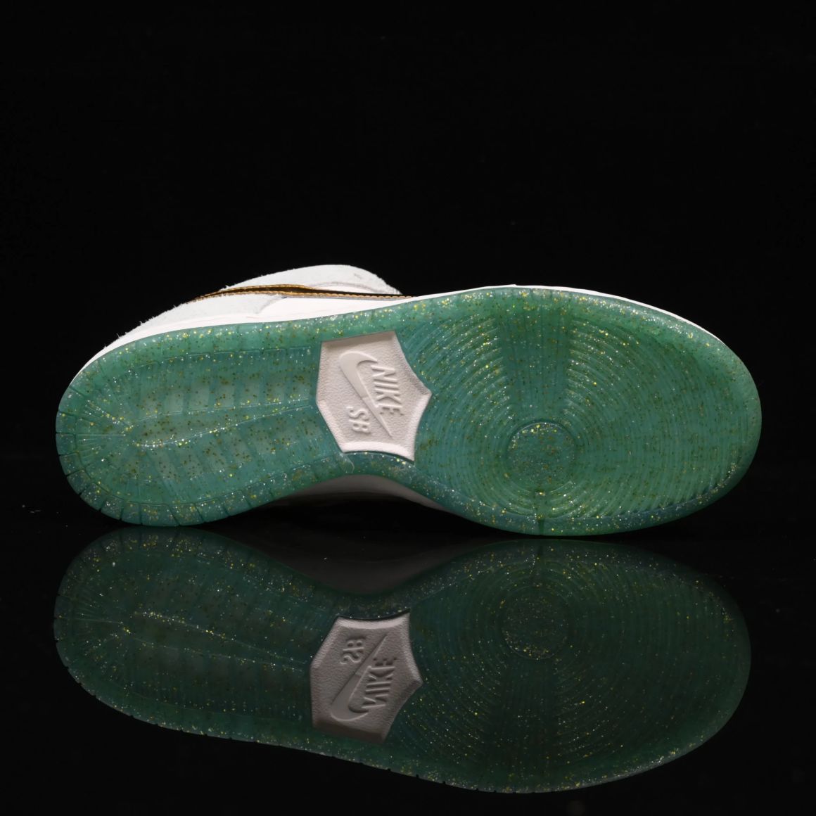 Sean Cliver x Dunk Low SB 'Holiday Special' DC9936-100