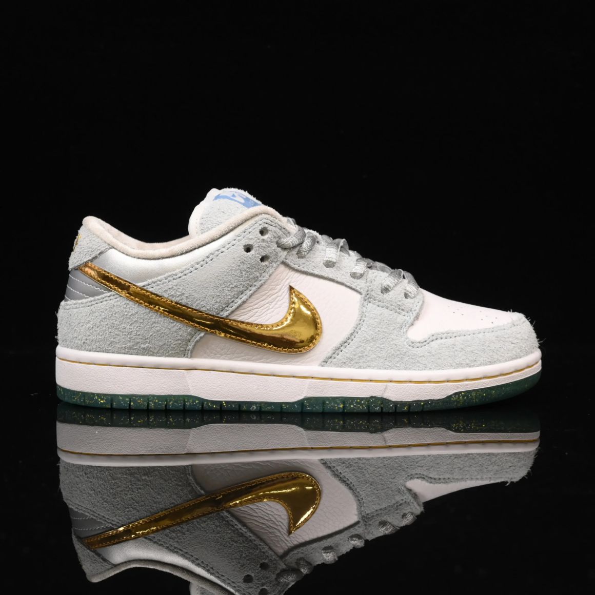Sean Cliver x Dunk Low SB 'Holiday Special' DC9936-100