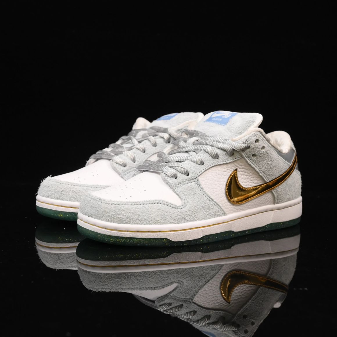 Sean Cliver x Dunk Low SB 'Holiday Special' DC9936-100