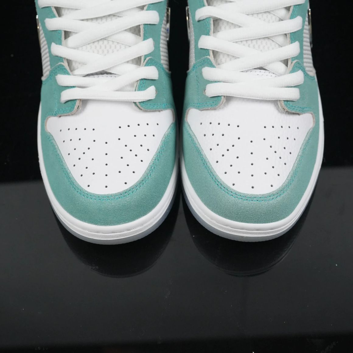 April Skateboards x Dunk Low SB 'Turbo Green' FD2562-400