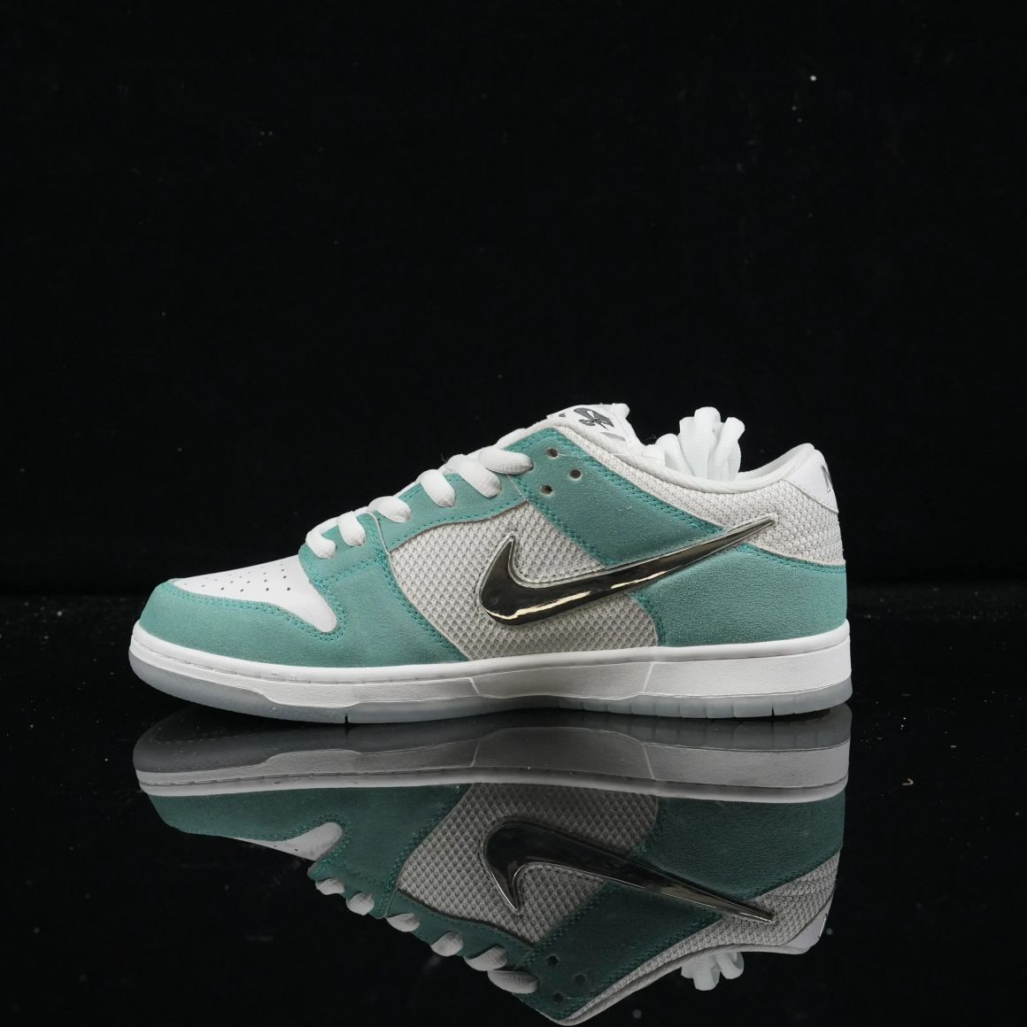 April Skateboards x Dunk Low SB 'Turbo Green' FD2562-400