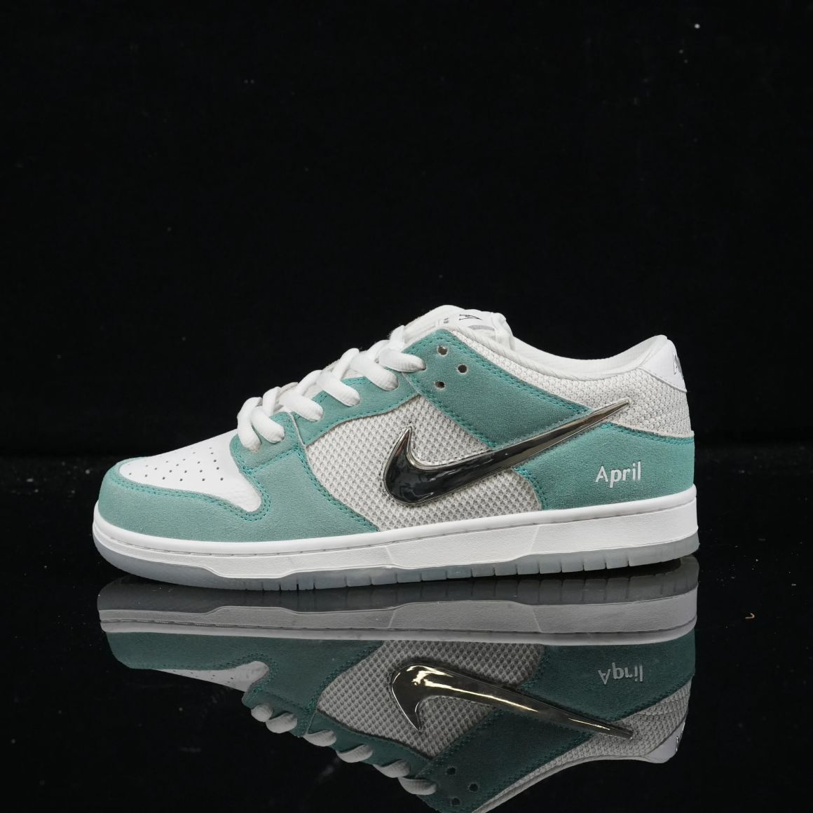 April Skateboards x Dunk Low SB 'Turbo Green' FD2562-400