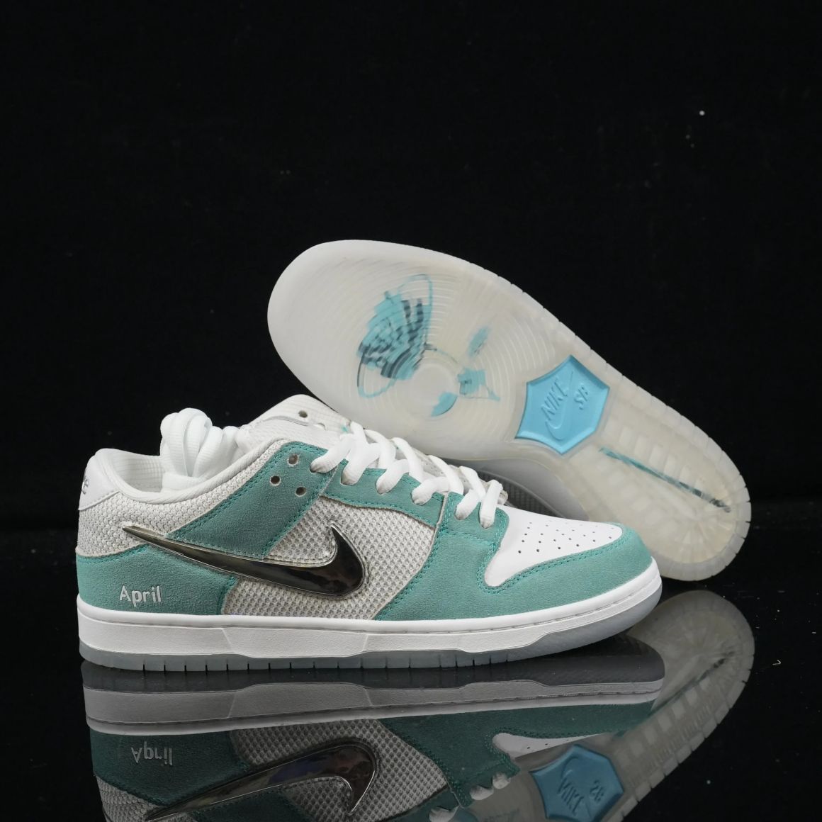 April Skateboards x Dunk Low SB 'Turbo Green' FD2562-400