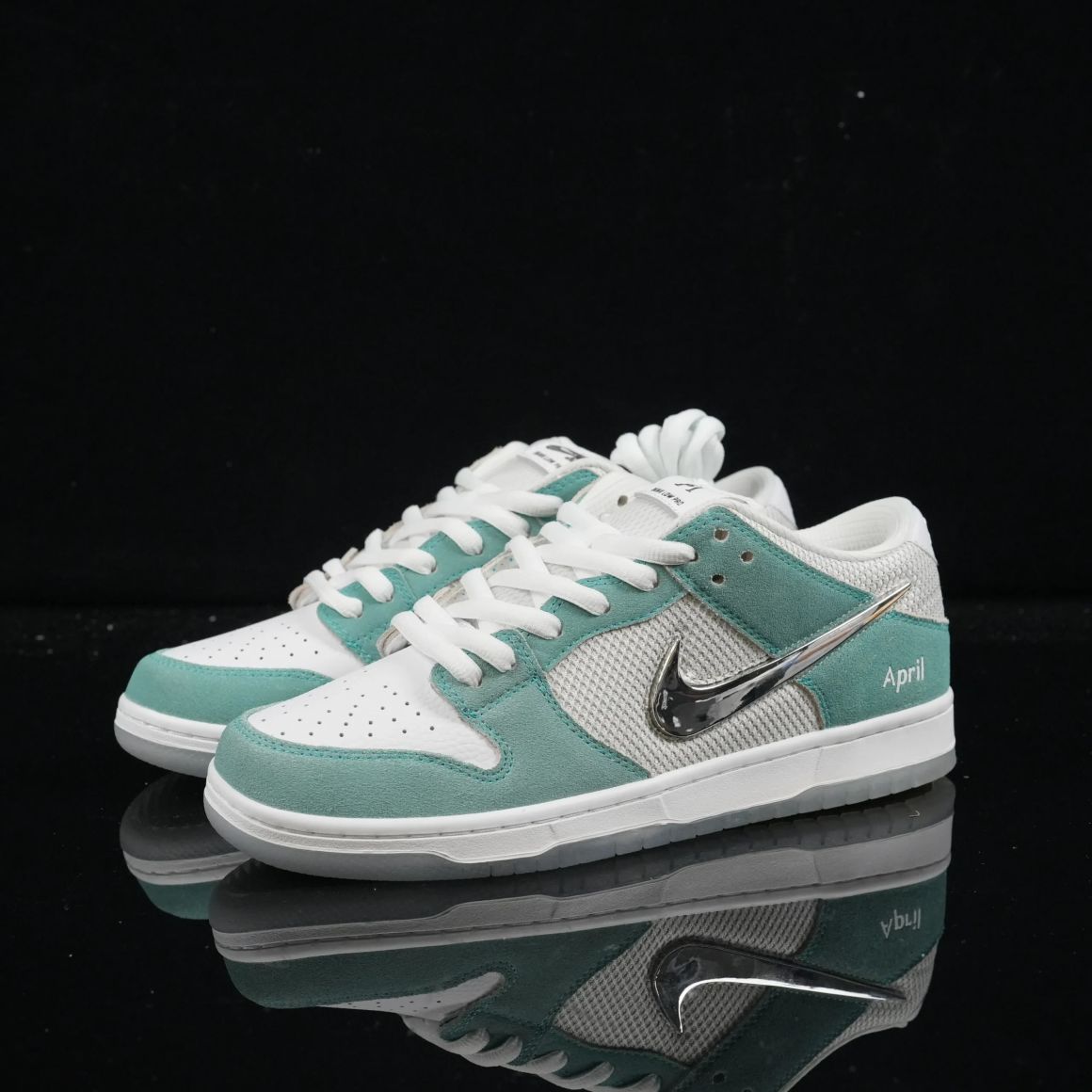 April Skateboards x Dunk Low SB 'Turbo Green' FD2562-400