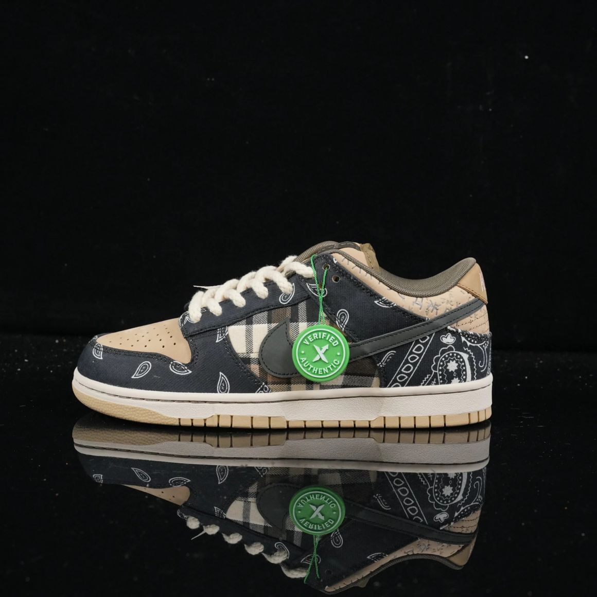 SB Dunk Low Travis Scott CT5053-001