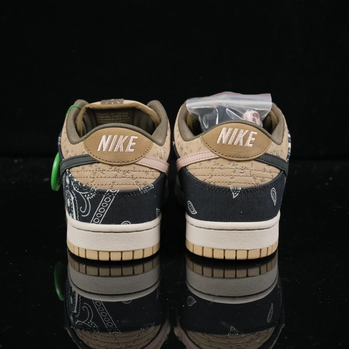 SB Dunk Low Travis Scott CT5053-001