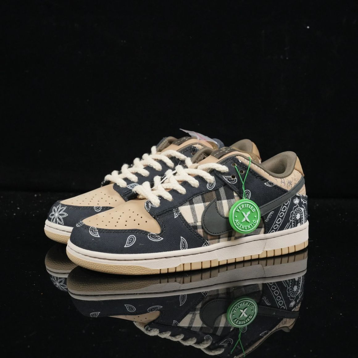 SB Dunk Low Travis Scott CT5053-001