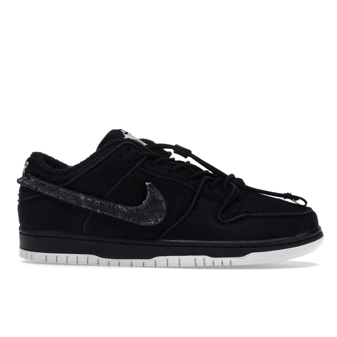 SB Dunk Low Gnarhunters DH7756-010
