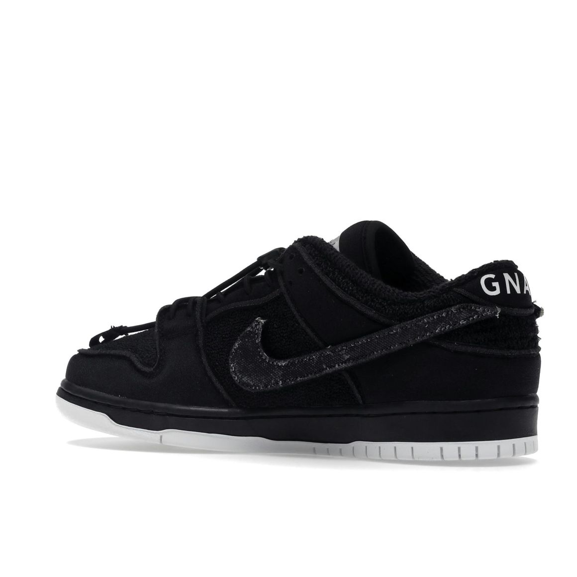 SB Dunk Low Gnarhunters DH7756-010