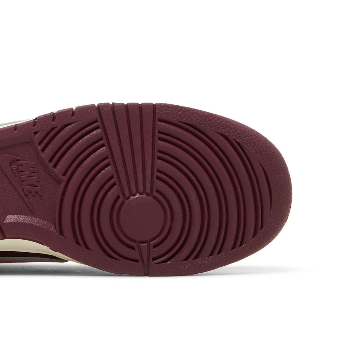 Dunk Low Retro PRM Valentine’s Day (2023) – DR9705-100 – Sneakers