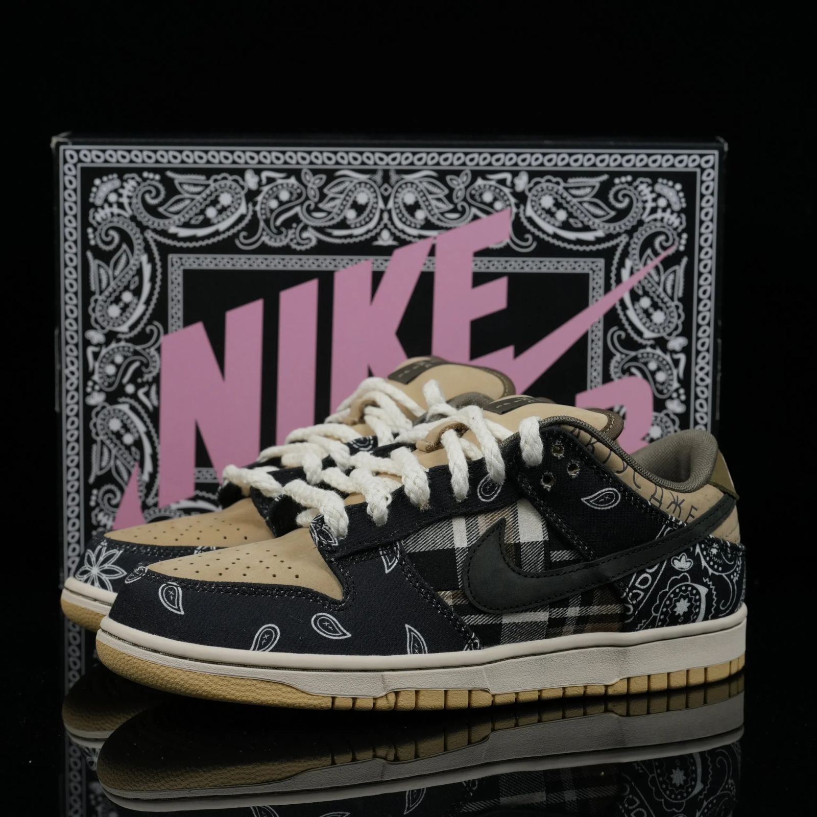 SB Dunk Low Travis Scott CT5053-001
