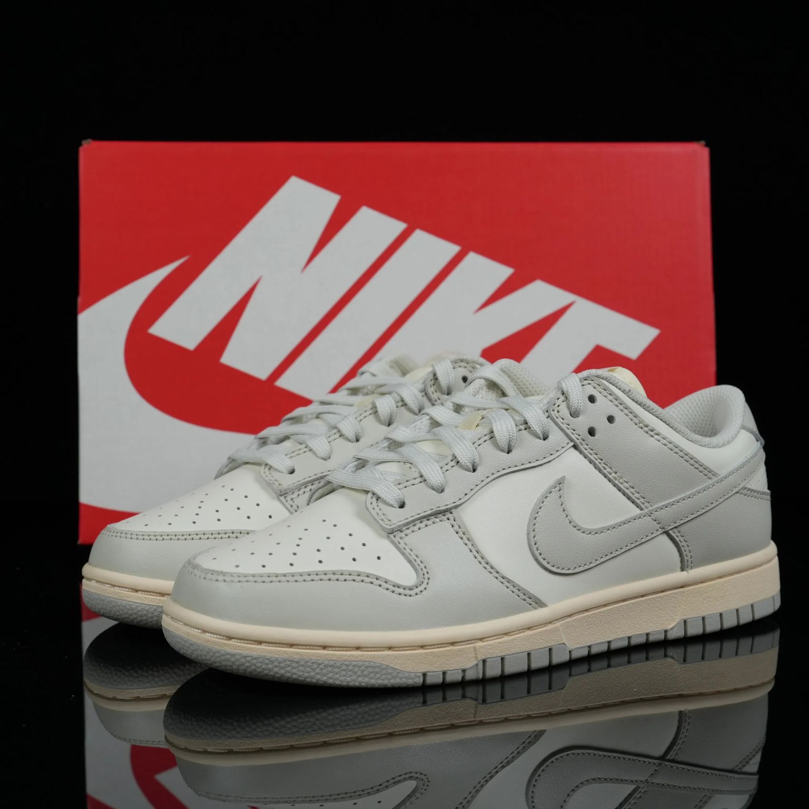 Wmns Dunk Low 'Light Bone' DD1503-107