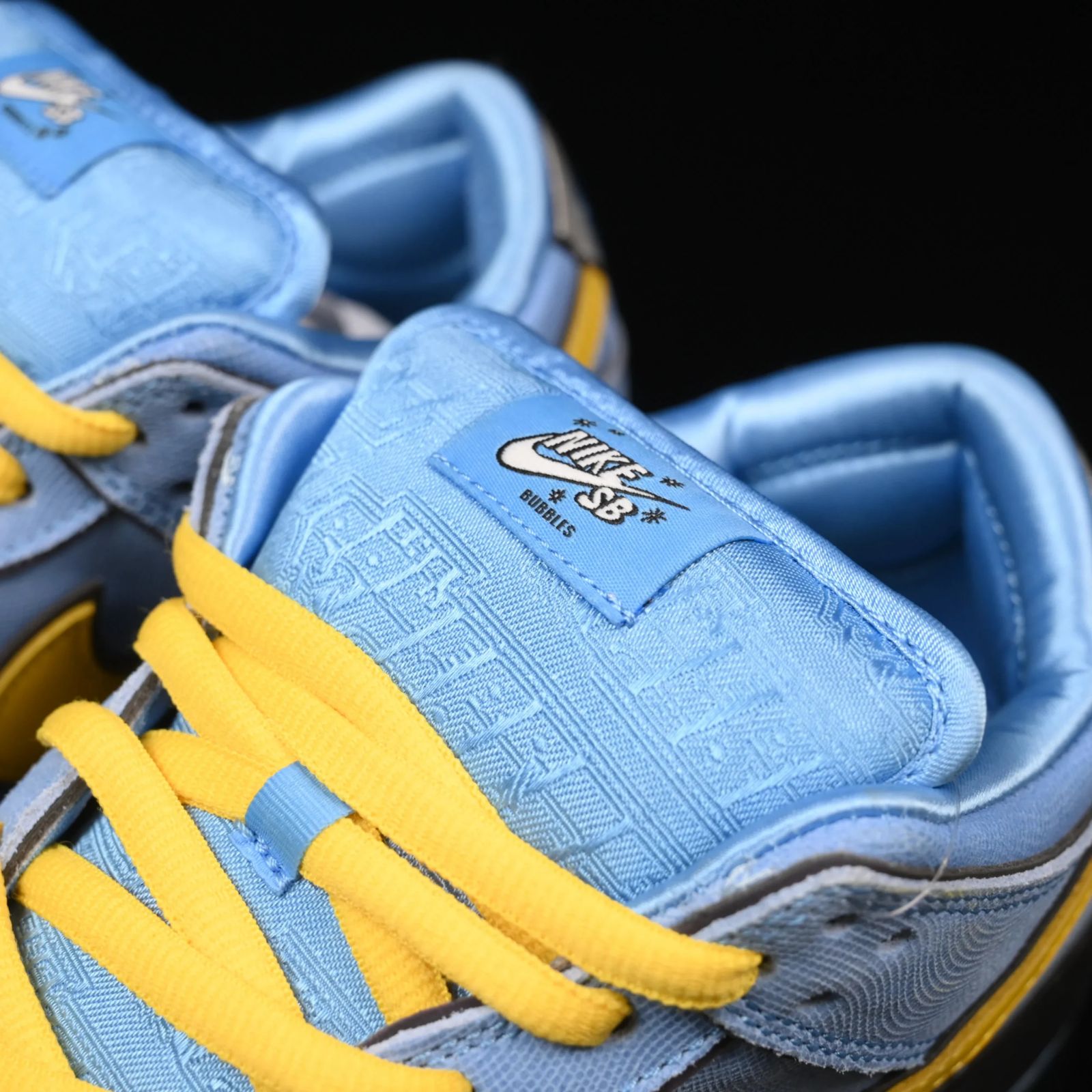 The Powerpuff Girls x Dunk Low Pro SB QS 'Bubbles' FZ8320-400