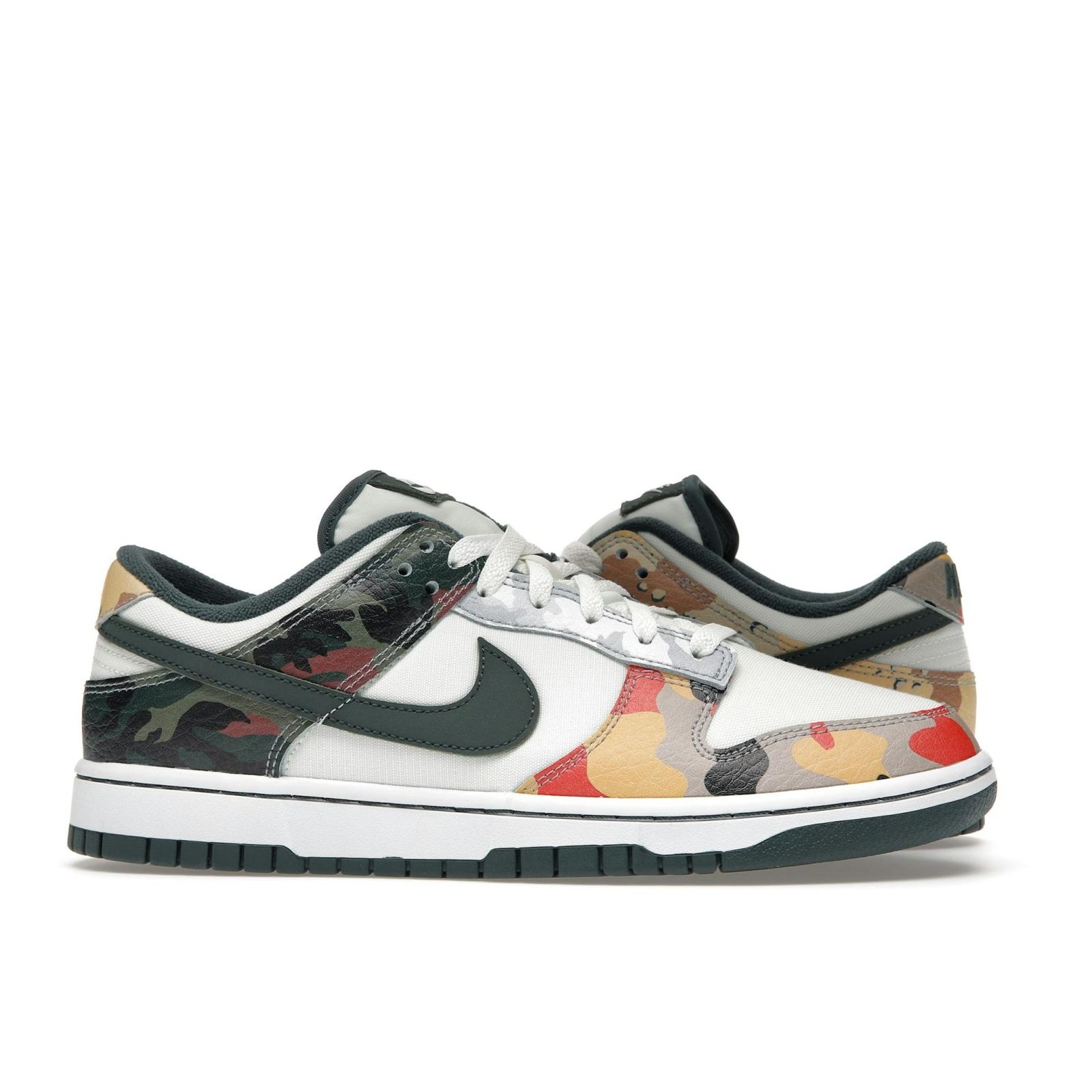 Dunk Low SE Sail Multi-Camo DH0957-100 Sneakers