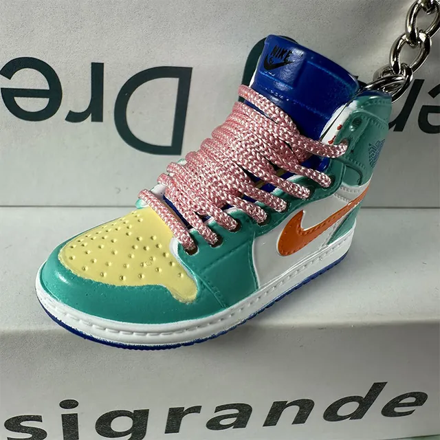 Sneaker keychain example design 04
