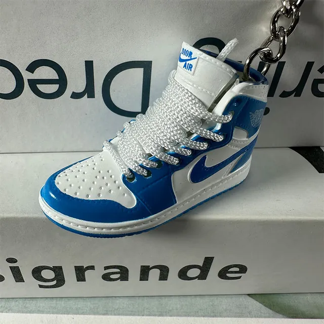 Sneaker keychain example design 16