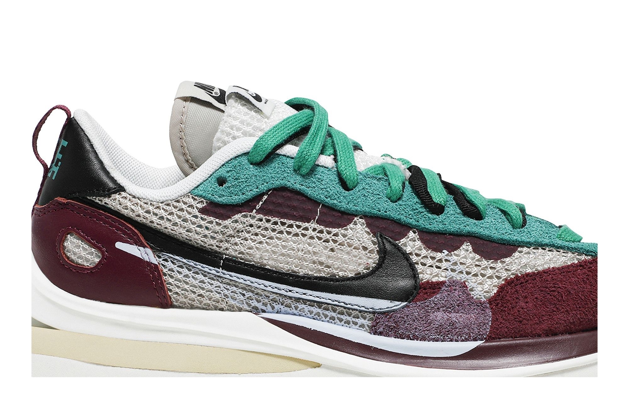 Vaporwaffle Sacai Sneakers – Villain Red/Neptune Green – DD3035-200 - Image 2