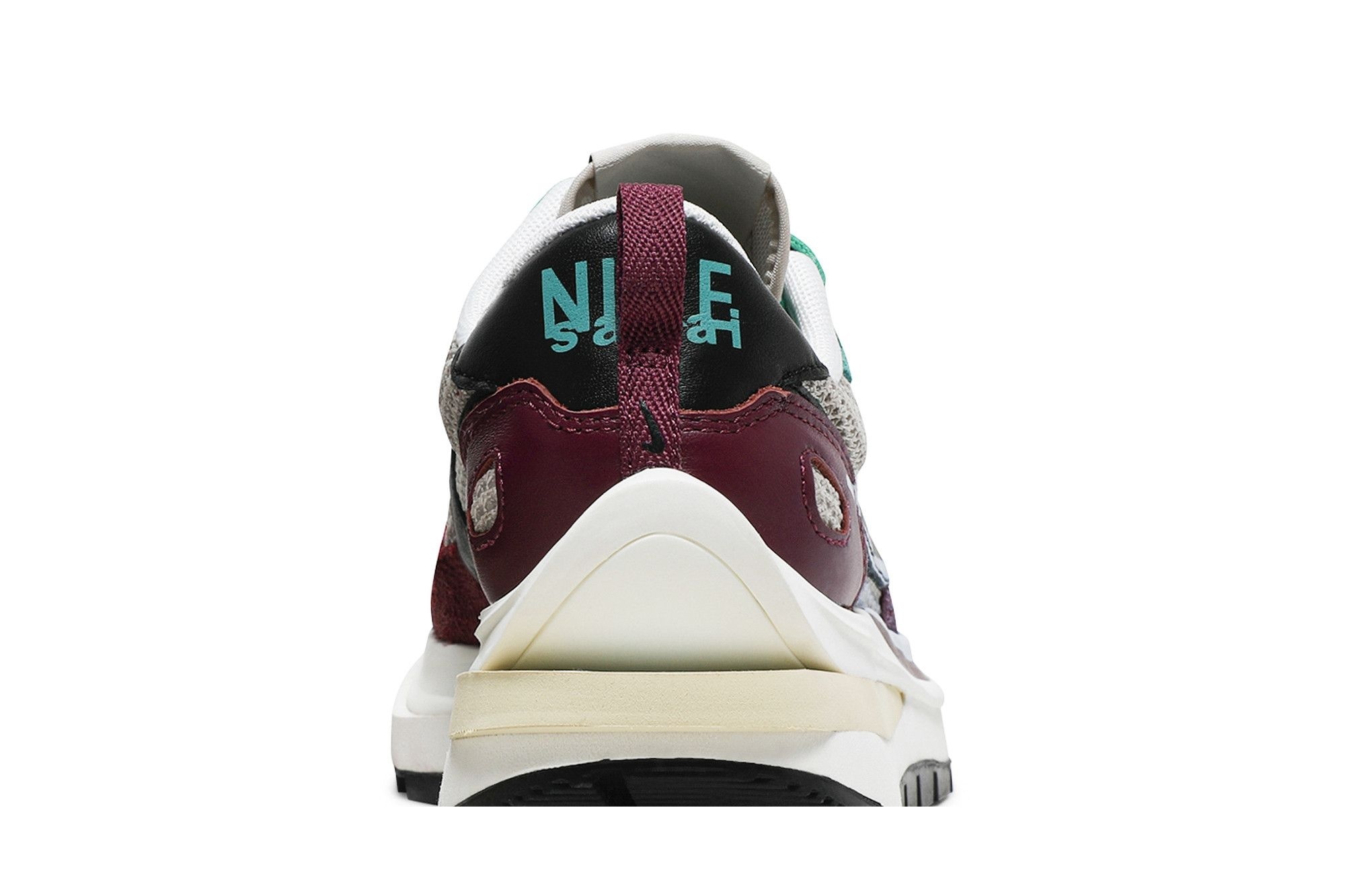 Vaporwaffle Sacai Sneakers – Villain Red/Neptune Green – DD3035-200 - Image 7