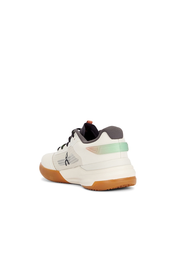x Z5 The Roger Advantage Sneaker On - Cream & Almond - Image 5