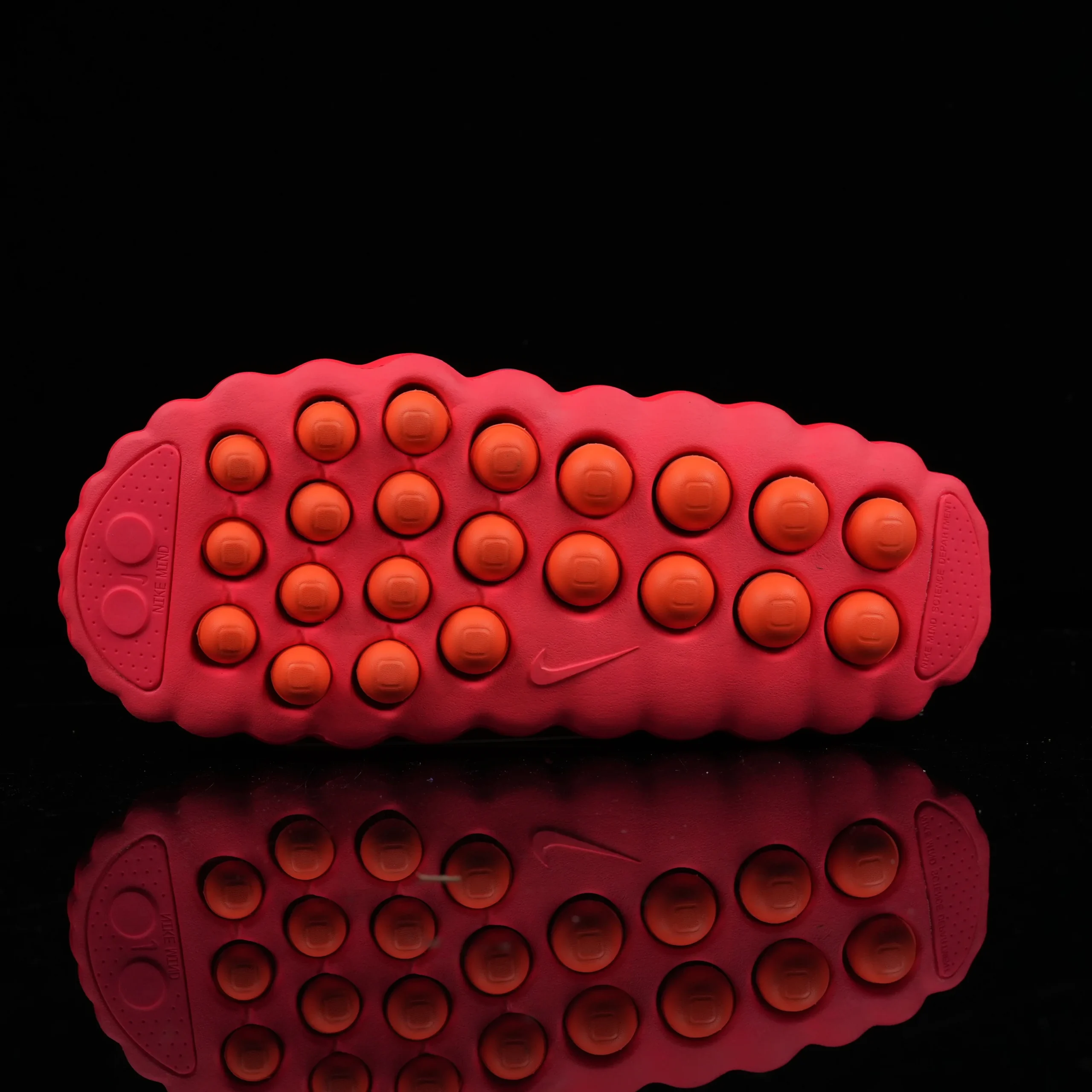 Mind 001 HQ4307-600 - Solar Red / Hyper Crimson / Black / Chrome - Image 4