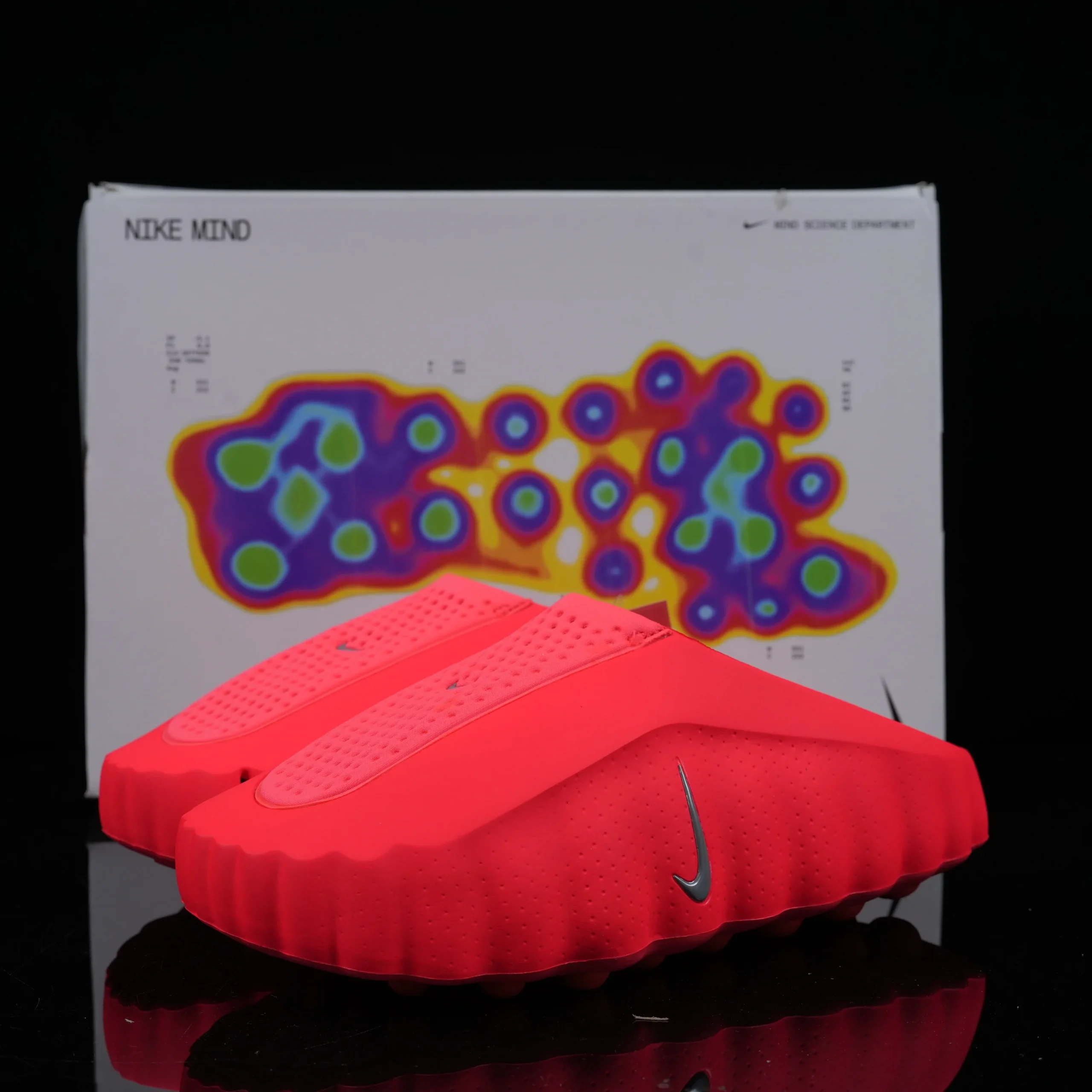 Mind 001 HQ4307-600 - Solar Red / Hyper Crimson / Black / Chrome - Image 9