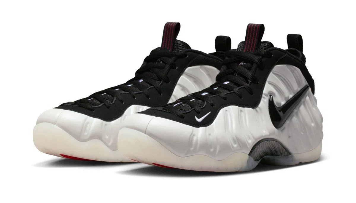 Air Foamposite Pro Sneaker - Premium Molded Modern Performance Model - Pearl White/Black